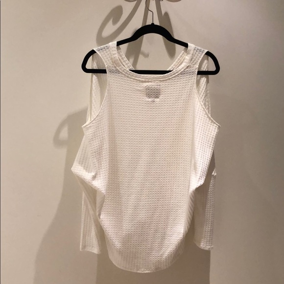 CHASER BRAND THERMAL COLD SHOULDER V-NECK CREAM- M - Picture 3 of 4